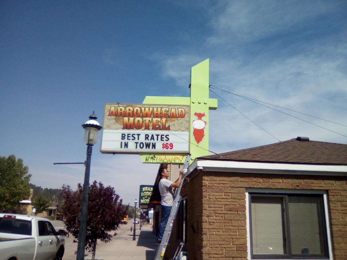 סאנדנס Arrowhead Motel מראה חיצוני תמונה